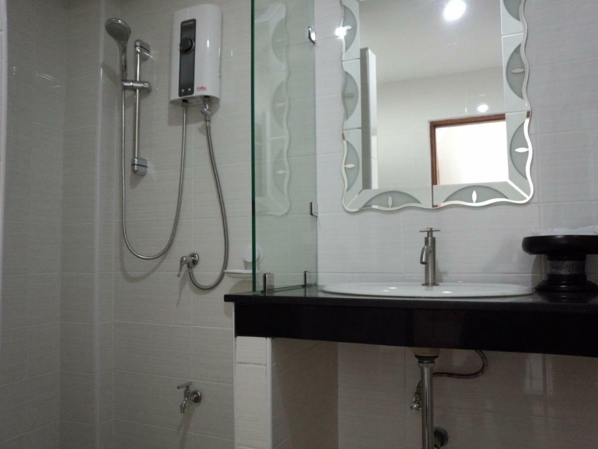 Hotel Rena House Chiang Mai Extérieur photo